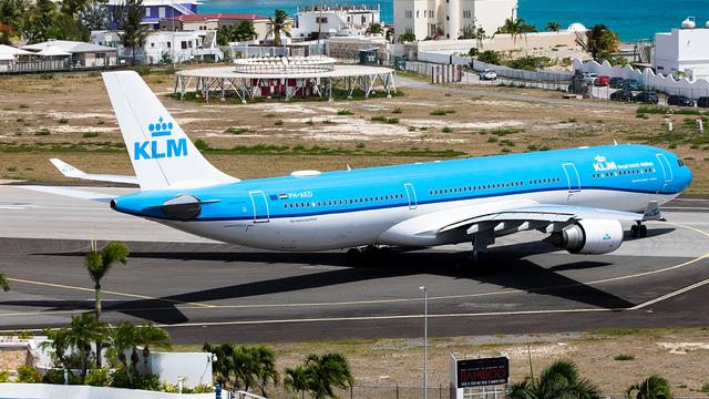 PH-AKD:Airbus A330-300:KLM